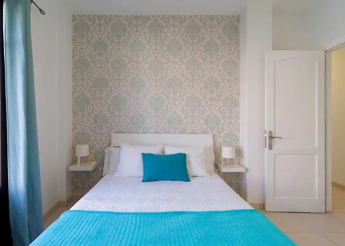 Mahostly Comillas Pb شقة